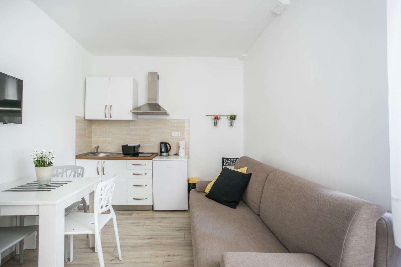 Tragos Lemon Tree Apartment Trogir Bagian luar foto